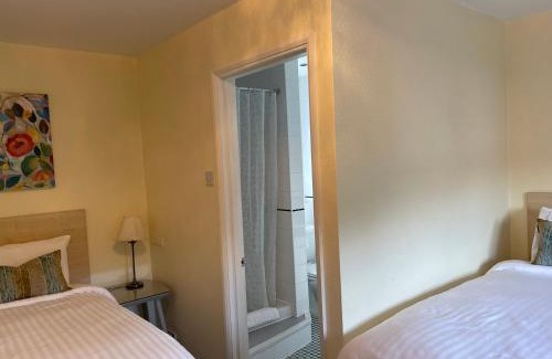 Olney Bed & Breakfast | Discover Comfort at The Queen Hotel - Guest Rated 7.1/10