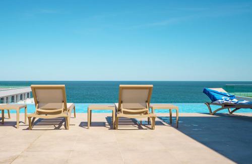 Mamaia-Sat Apartment | Escape to The Queen Infinity Beach Pool & Spa in Mamaia Nord