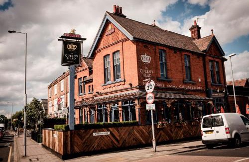 Tudor Hotel | Pet-Friendly Retreat at The Queen's Head, Rated 8.8/10