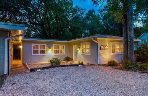 Biloxi Cottage | Prime Ocean Springs Location - The Queen Suite Awaits!