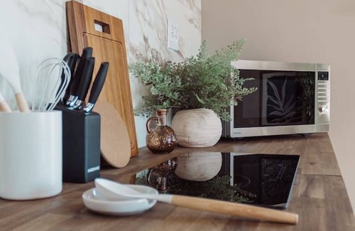 Moncton Apartment | The Queenie - 3 minutes walk from Avenir Centre