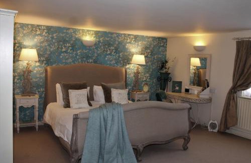 Belton Hotel | Discover The Queens Head: 4-Star, Pet-Friendly Retreat