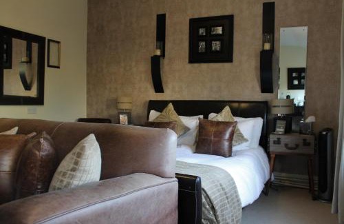 Belton Hotel | Discover The Queens Head: 4-Star, Pet-Friendly Retreat