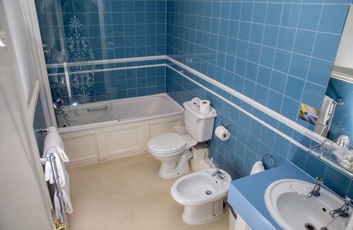 Chysauster Hotel | Experience Comfort at The Queens Hotel with Family-Friendly Amenities
