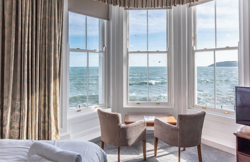 Chysauster Hotel | Experience Comfort at The Queens Hotel with Family-Friendly Amenities