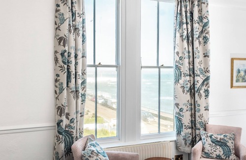 Chysauster Hotel | Experience Comfort at The Queens Hotel with Family-Friendly Amenities