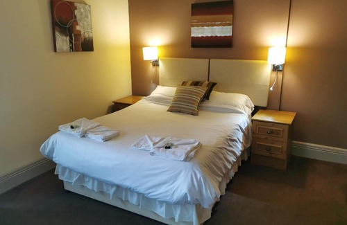 Todmorden Hotel | Family-Friendly Stay at The Queens Hotel with Great Reviews