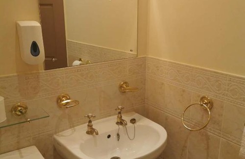 Todmorden Hotel | Family-Friendly Stay at The Queens Hotel with Great Reviews
