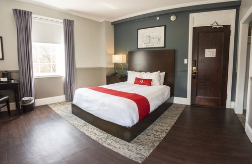 Glens Falls Hotel | The Queensbury Hotel: Top-Rated Escape with Pool & Spa
