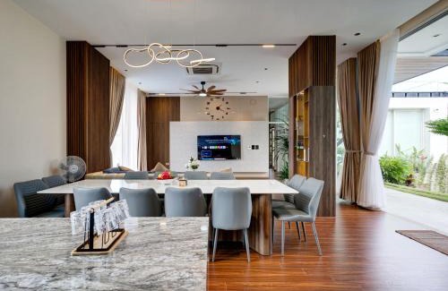 Ngu Hanh Son Villa | The Querencia Alma Luxury pool villa with Sauna - Free Pick up and Full AC