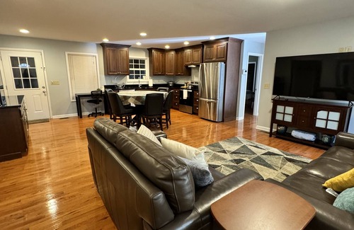 Dalton House | Top-Rated Quintana Home: EV Charger & Pet-Friendly Stay