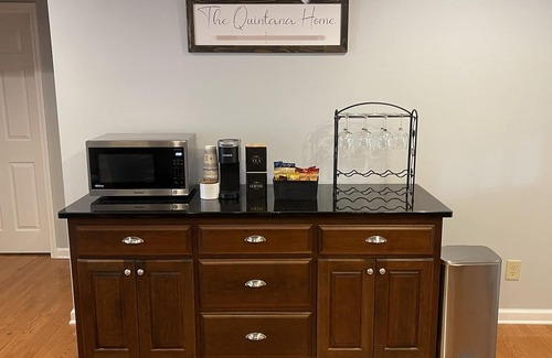 Dalton House | Top-Rated Quintana Home: EV Charger & Pet-Friendly Stay