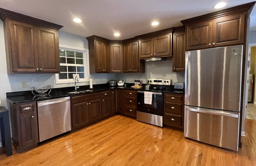 Dalton House | Top-Rated Quintana Home: EV Charger & Pet-Friendly Stay