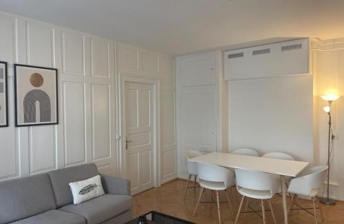 Schaffhausen Apartment | Family-Friendly Retreat at The R Apartment Munot - Old Town