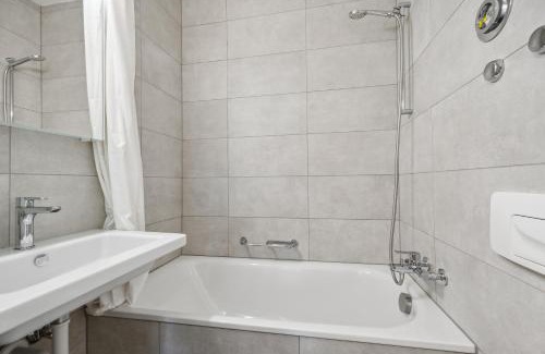 Gundeldingen Apartment | Family-Friendly Retreat at The R Apartment Otilia