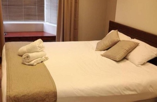 Desborough Hotel | Budget-Friendly Stays at The R Inn Hotel with Breakfast