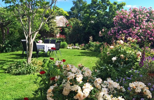 Longford Bed & Breakfast | Experience The Racecourse Inn: 5-Star Comfort Awaits