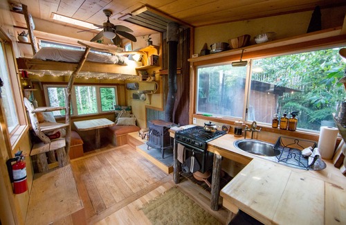 Juan de Fuca Electoral Area Cabin | Discover The Rad Shack: Private Ocean Trail & Family Friendly