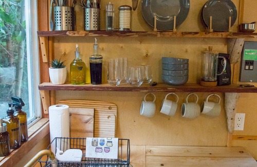 Juan de Fuca Electoral Area Cabin | Discover The Rad Shack: Private Ocean Trail & Family Friendly