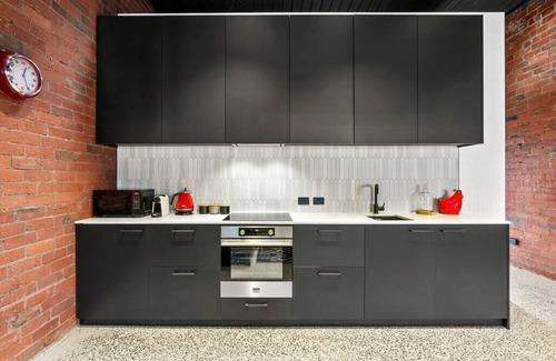 Geelong West House | Top-Rated Family Stay at The Radford on Elizabeth Hotel
