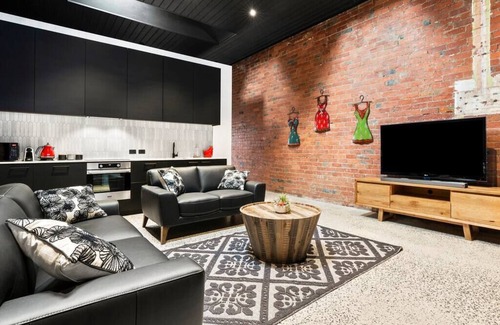 Geelong West House | Top-Rated Family Stay at The Radford on Elizabeth Hotel