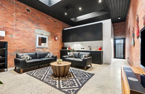 Geelong West House | Top-Rated Family Stay at The Radford on Elizabeth Hotel