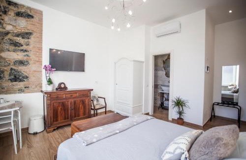 La Spezia Bed & Breakfast | Discover The Railway 74: Pet-Friendly with Hot Tub & Breakfast