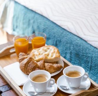 La Spezia Bed & Breakfast | Discover The Railway 74: Pet-Friendly with Hot Tub & Breakfast