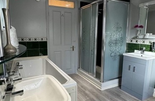 Colchester House | Relax at The Railway Sleeper Lodge with Family-Friendly Amenities