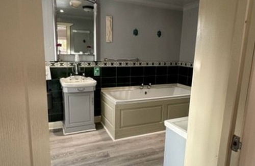 Colchester House | Relax at The Railway Sleeper Lodge with Family-Friendly Amenities