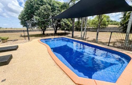 Mackay House | The Ranch 4brm,3bth,AC,Pool