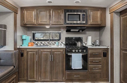 Visalia House | Unique Glamping Getaway in New RV with Family Amenities