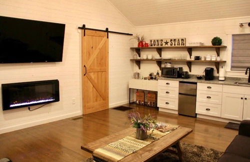 Fredericksburg Cabin | Discover The Ranch@Fredericksburg - Pet Friendly Retreat