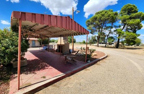 San Simon Hotel | Cozy Retreat at The Saguaro Inn - Pet & Child Friendly
