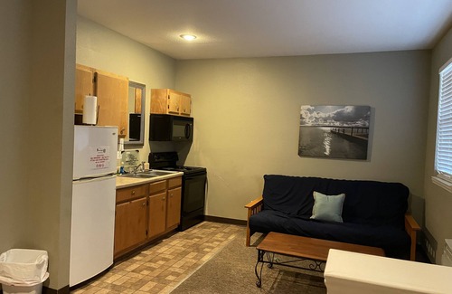 Tool Hotel | Inviting The Ranch Suites: Family-Friendly with Breakfast Included