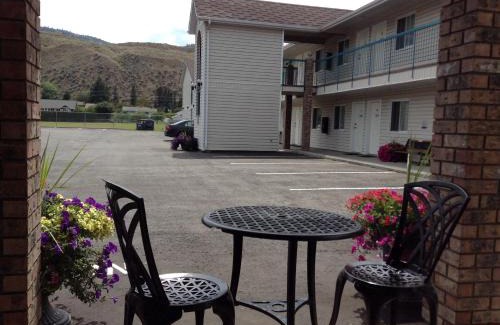 Valleyview Hotel | Comfortable Retreat at The Ranchland Inn in Kamloops