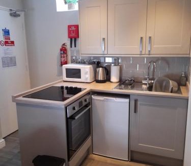 Llanarmon-yn-Ial Hotel | Relax at The Raven Inn - Pet Friendly with Breakfast Included