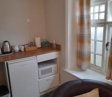 Llanarmon-yn-Ial Hotel | Relax at The Raven Inn - Pet Friendly with Breakfast Included