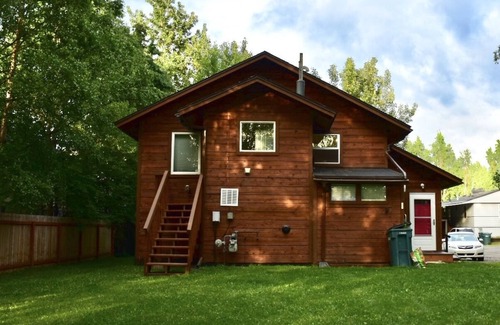 Abbott Loop Apartment | Top-Rated The Raven Lodge: Pet-Friendly Retreat in Abbott Loop