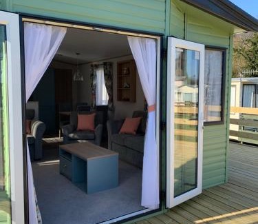 Ardentinny House | Experience The Rawcliffe: Pet-Friendly Haven with Breakfast