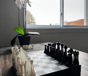 Rawdon Apartment | Discover The Rawdon Queen: Pet-Friendly & Family-Oriented Stay