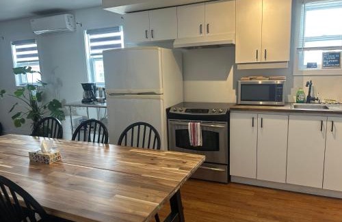 Rawdon Apartment | Discover The Rawdon Queen: Pet-Friendly & Family-Oriented Stay