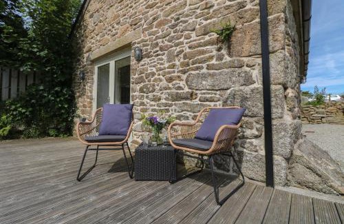 Helford Passage House | Discover The Reading Room: Rated 9.5/10 by Guests