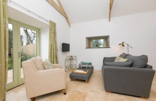 Helford Passage House | Discover The Reading Room: Rated 9.5/10 by Guests
