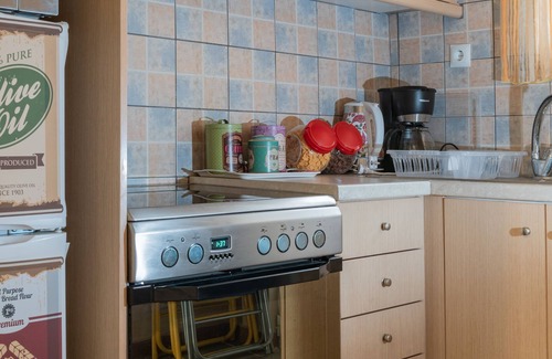 Kinosargous Apartment | Divine Apartment Steps from Acropolis with Family Amenities