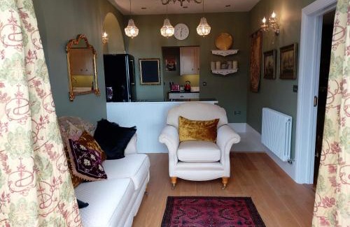 Lincoln Apartment | Experience The Rector's Retreat at the Old Vicarage