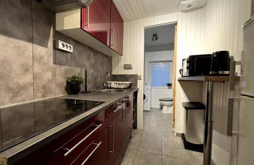 Fontainebleau Apartment | Discover The Red and Black Retreat - Family-Friendly Escape