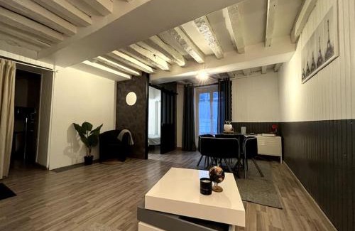 Fontainebleau Apartment | Discover The Red and Black Retreat - Family-Friendly Escape