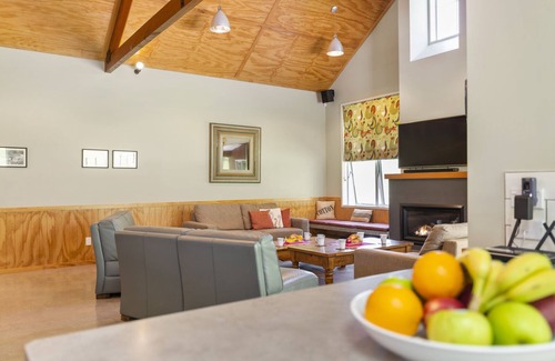 Lake Okareka House | Guest Rated 10/10: The Red Barn - Lake Okareka Getaway