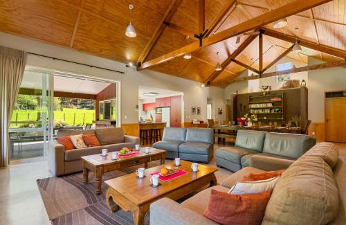 Lake Okareka House | Comfortable Retreat at The Red Barn - Lake Okareka Home
